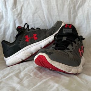 Under Armour Asset 6 boys sz 6Y
